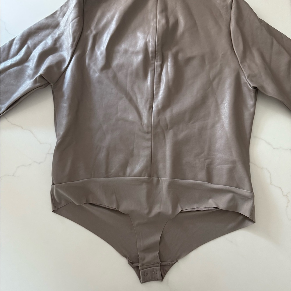 SKIMS Long Sleeve Bodysuit - CEMENT 3X - Picture 3 of 6